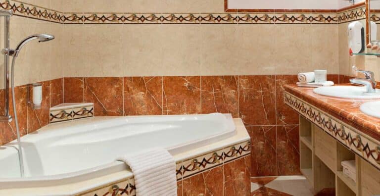 Komfortable Zimmer mit Luxusbad