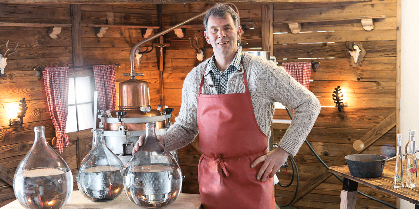 Schnapsbrennen-Herr Andexer